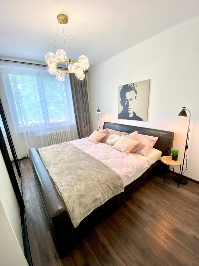 James Dean Apartment - Next To Nivy Bus Station & Mall 브라티슬라바 외부 사진