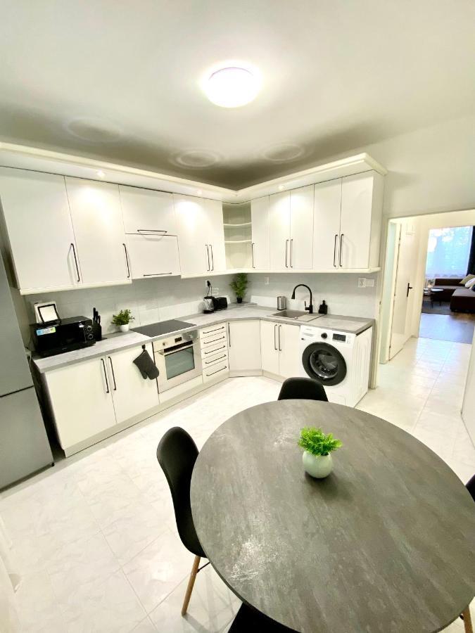 James Dean Apartment - Next To Nivy Bus Station & Mall 브라티슬라바 외부 사진