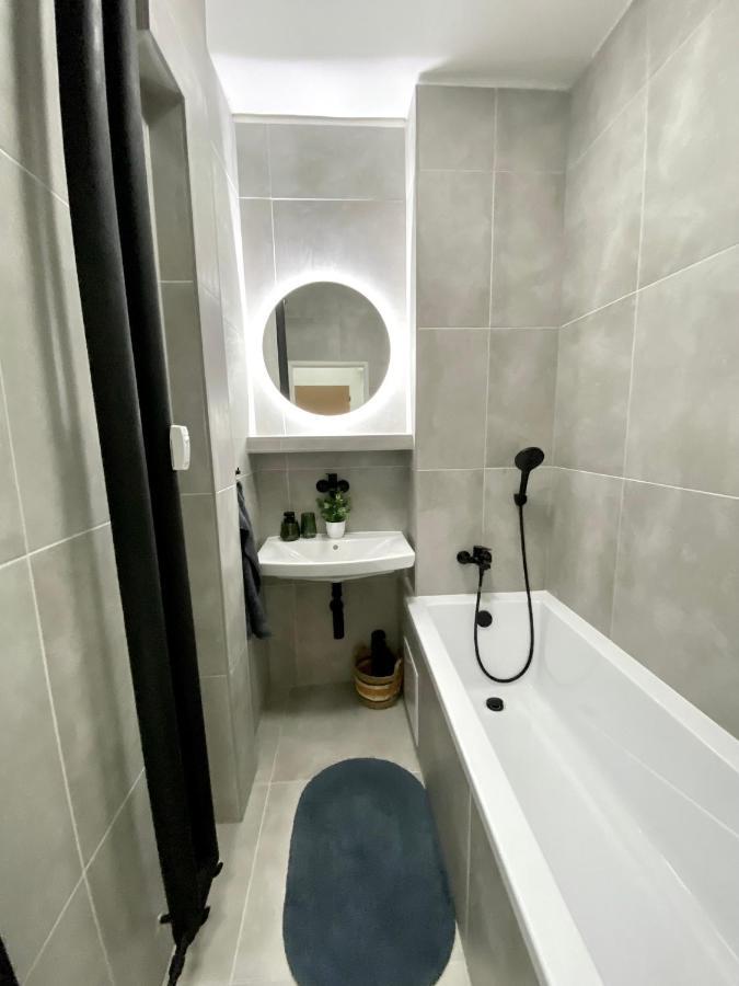 James Dean Apartment - Next To Nivy Bus Station & Mall 브라티슬라바 외부 사진